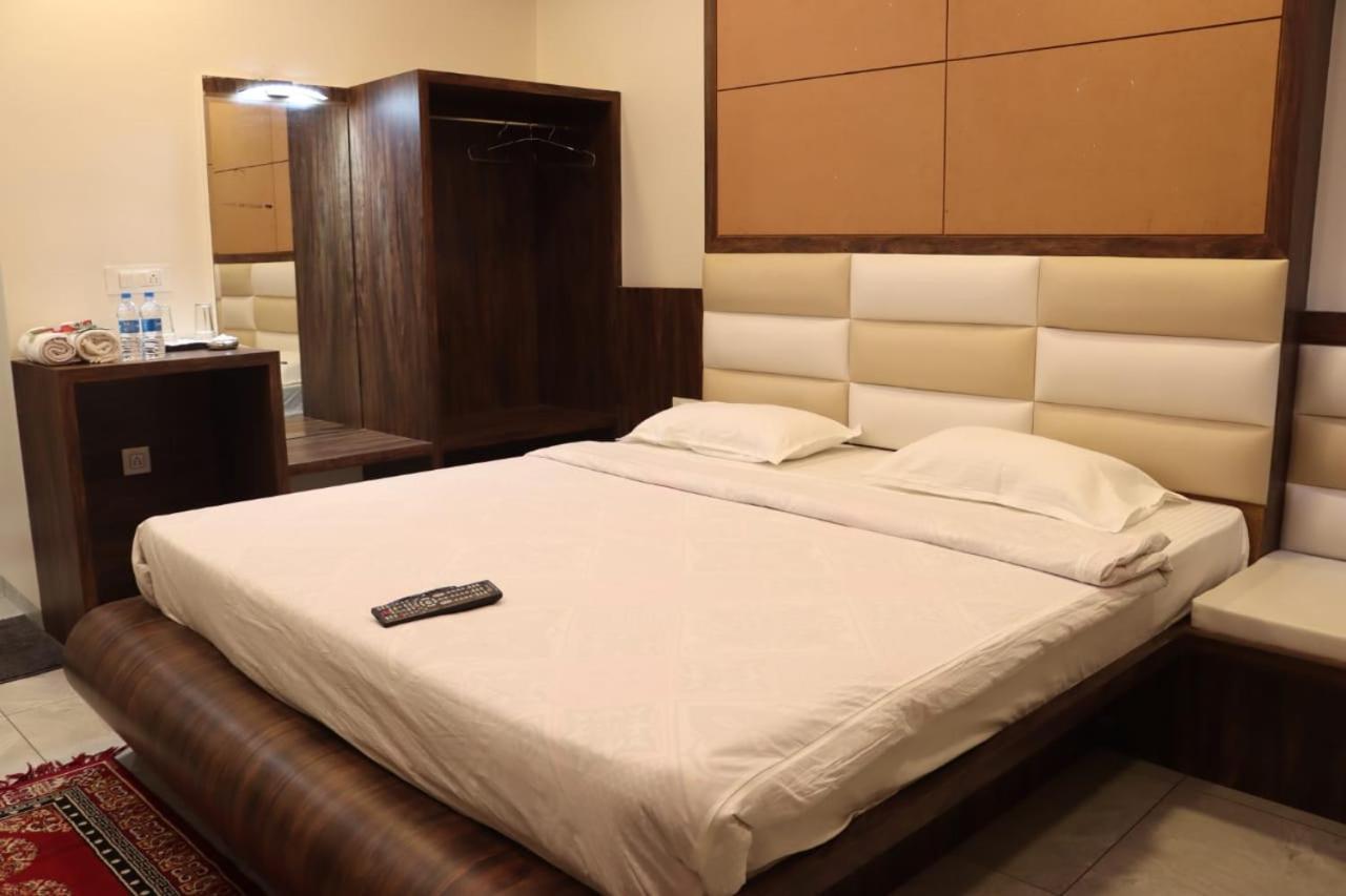 Pawan Executive Tuljapur מראה חיצוני תמונה