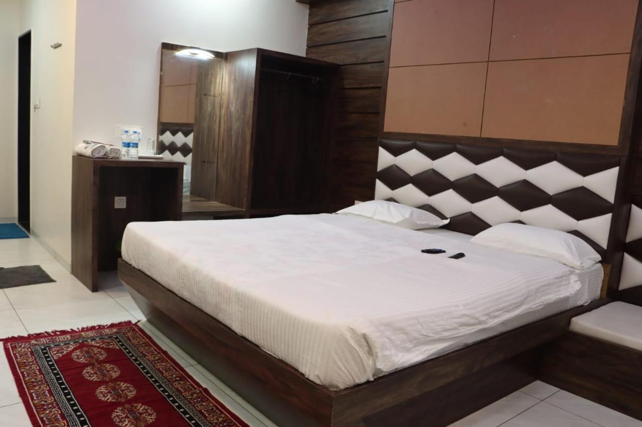 Pawan Executive Tuljapur מראה חיצוני תמונה