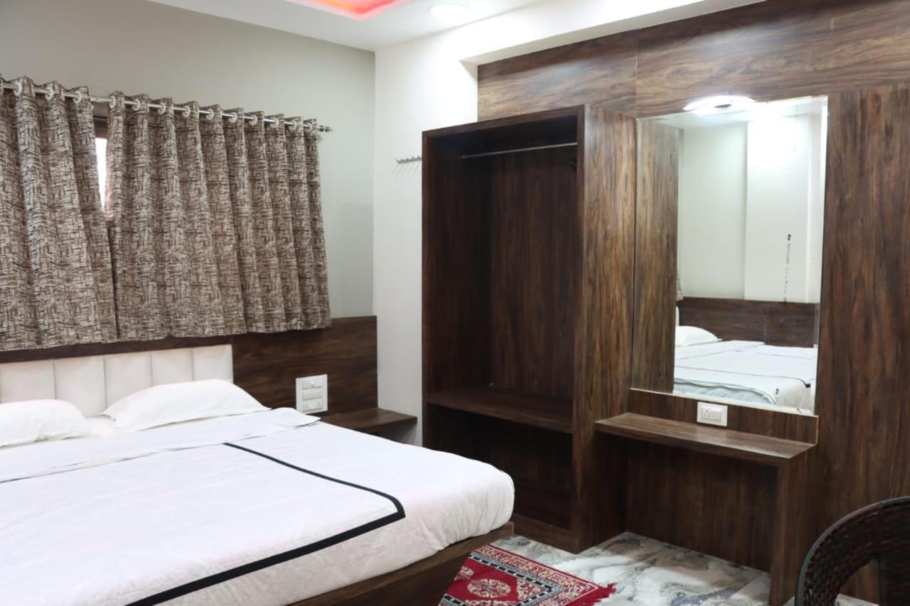 Pawan Executive Tuljapur מראה חיצוני תמונה